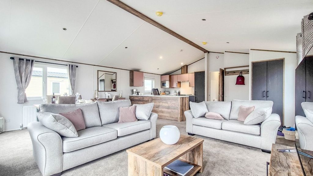 Property photo 3 of 20 Untitled 6