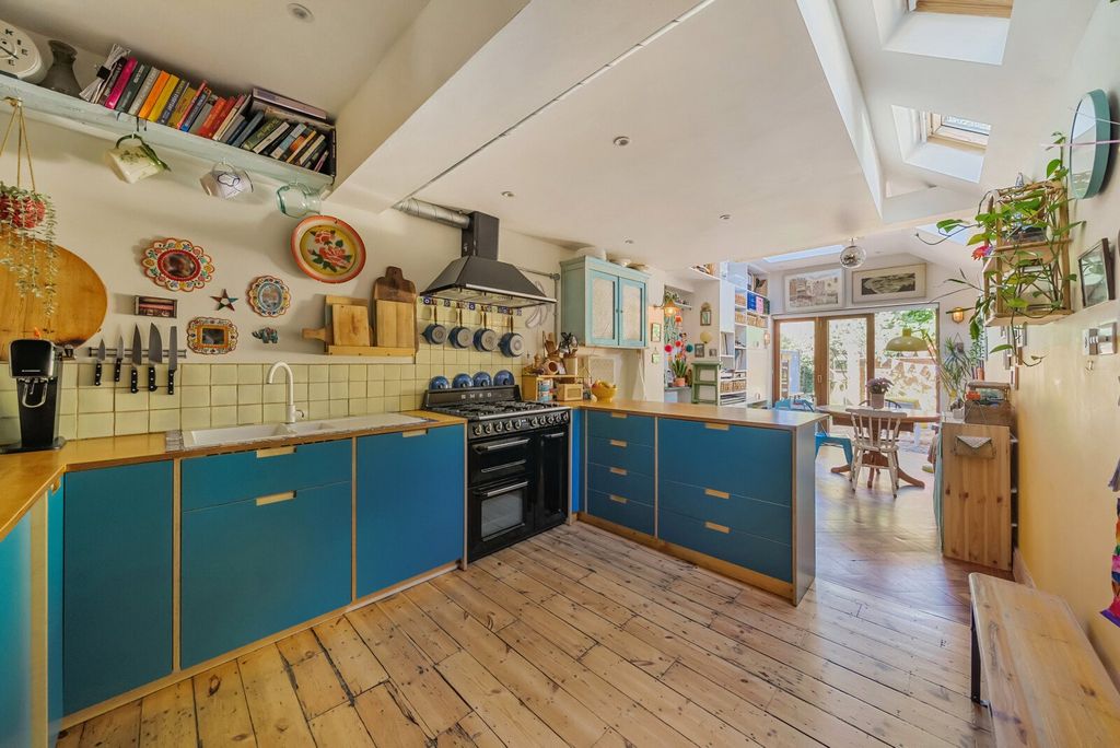 Property photo 3 of 17 Kitchen/Dining Room