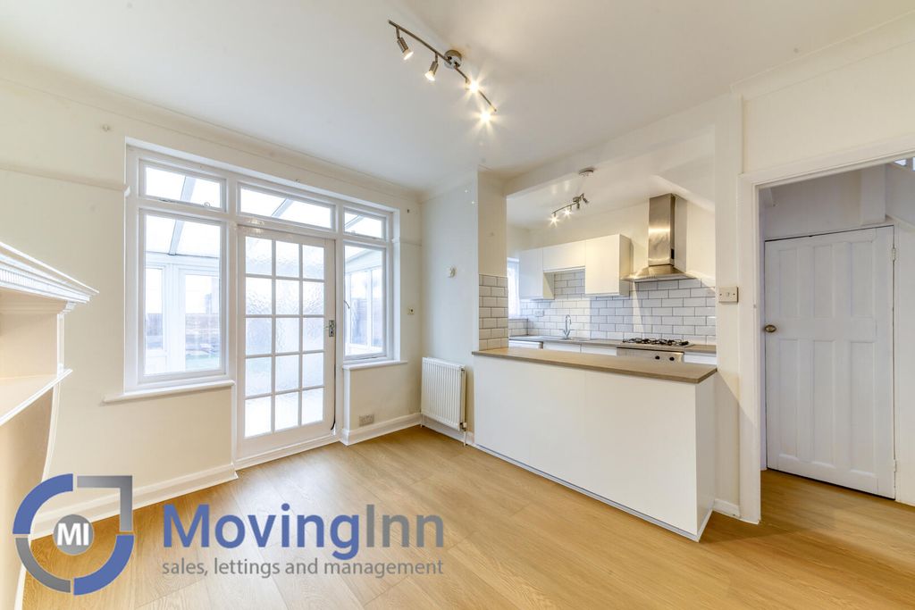 Property photo 1 of 21 Living Room