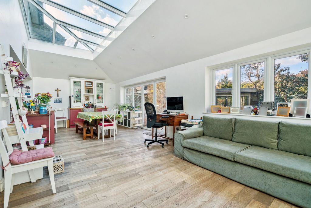 Property photo 2 of 23