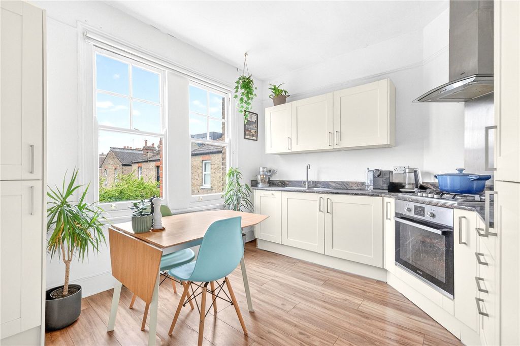 Property photo 2 of 12 Picture No. 10