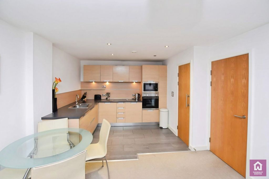 Property photo 2 of 16 Pbox-Img.Jpg