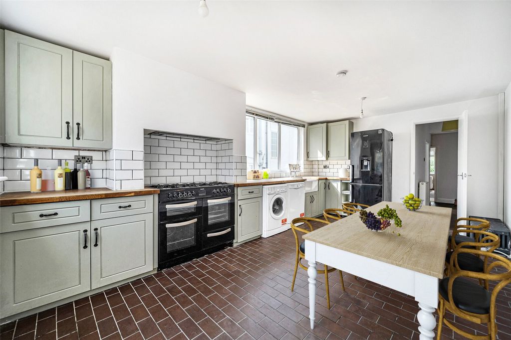 Property photo 2 of 16 Picture No. 23