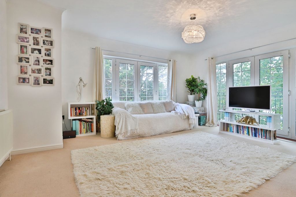 Property photo 2 of 16 Pbox-Img.Jpg
