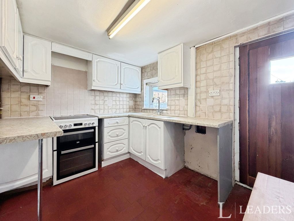 Property photo 3 of 12 Kitchen