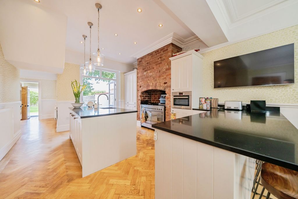 Property photo 2 of 32 2