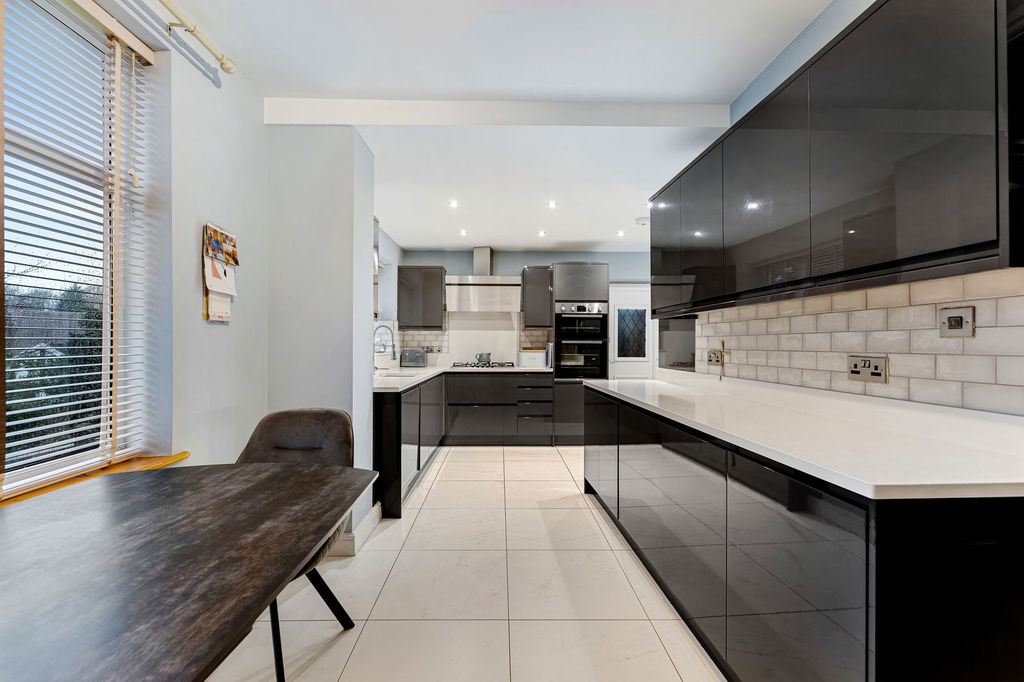 Property photo 2 of 35