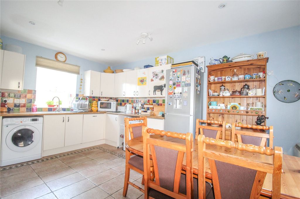 Property photo 3 of 16 Picture No. 13