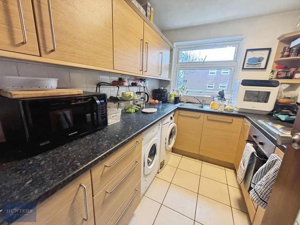 Property photo 3 of 10 Kitchen