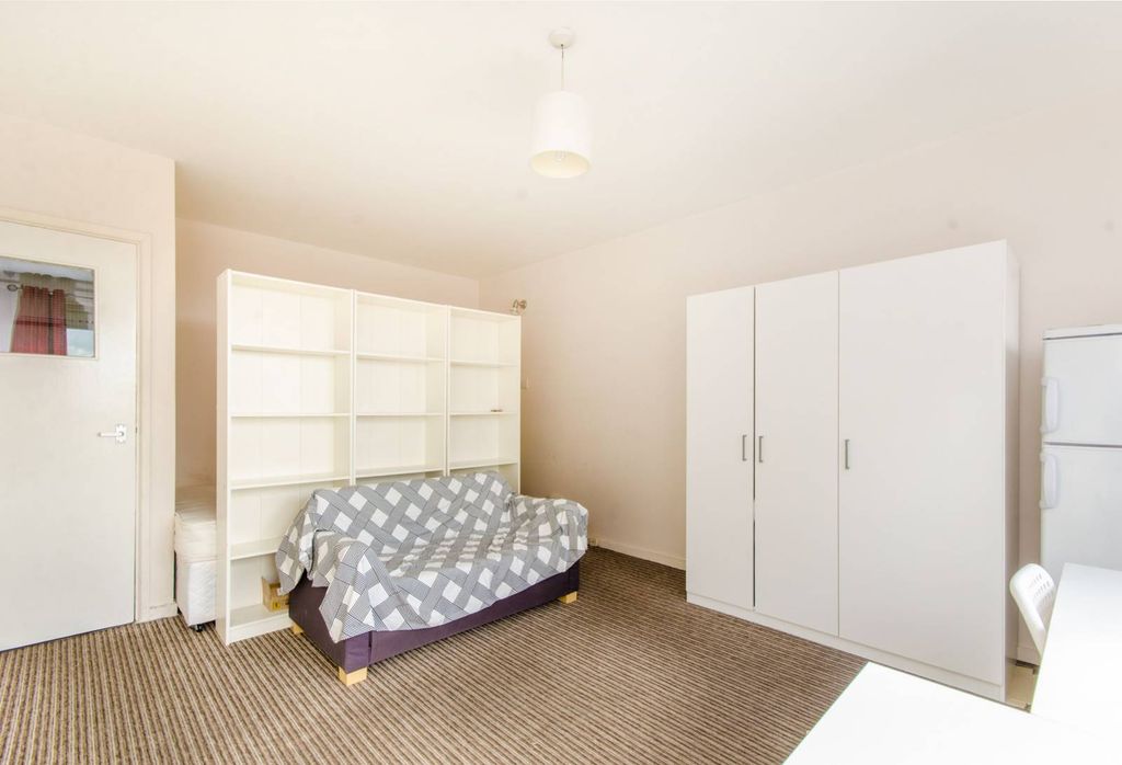 Property photo 1 of 5