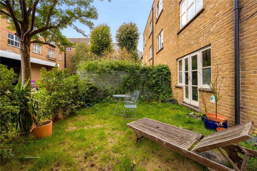 Property photo 2 of 19 Garden