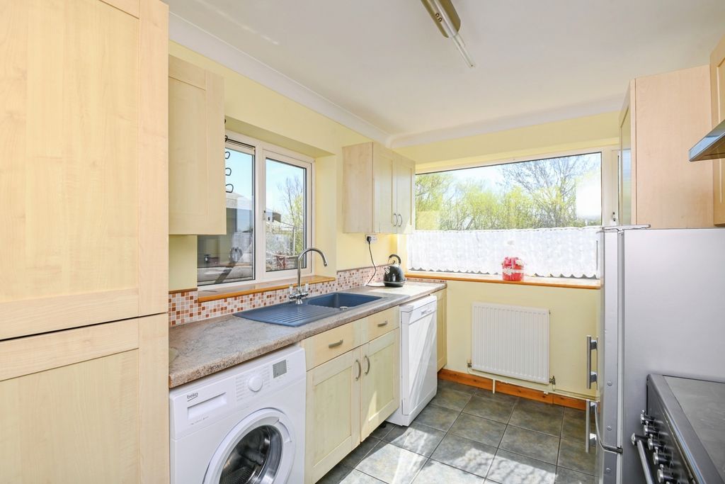 Property photo 3 of 17 Kitchen