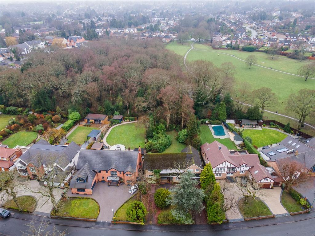 Property photo 2 of 7 19 Woodside Way_3.Jpg