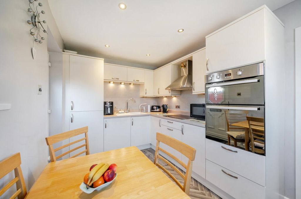 Property photo 2 of 16 1347679-19-68B6ce02Ef9Fc.Jpg