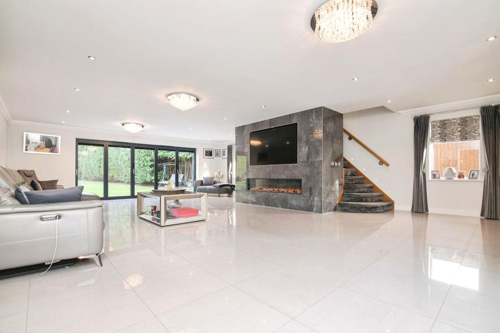 Property photo 2 of 48 Kenilworth-13.Jpg