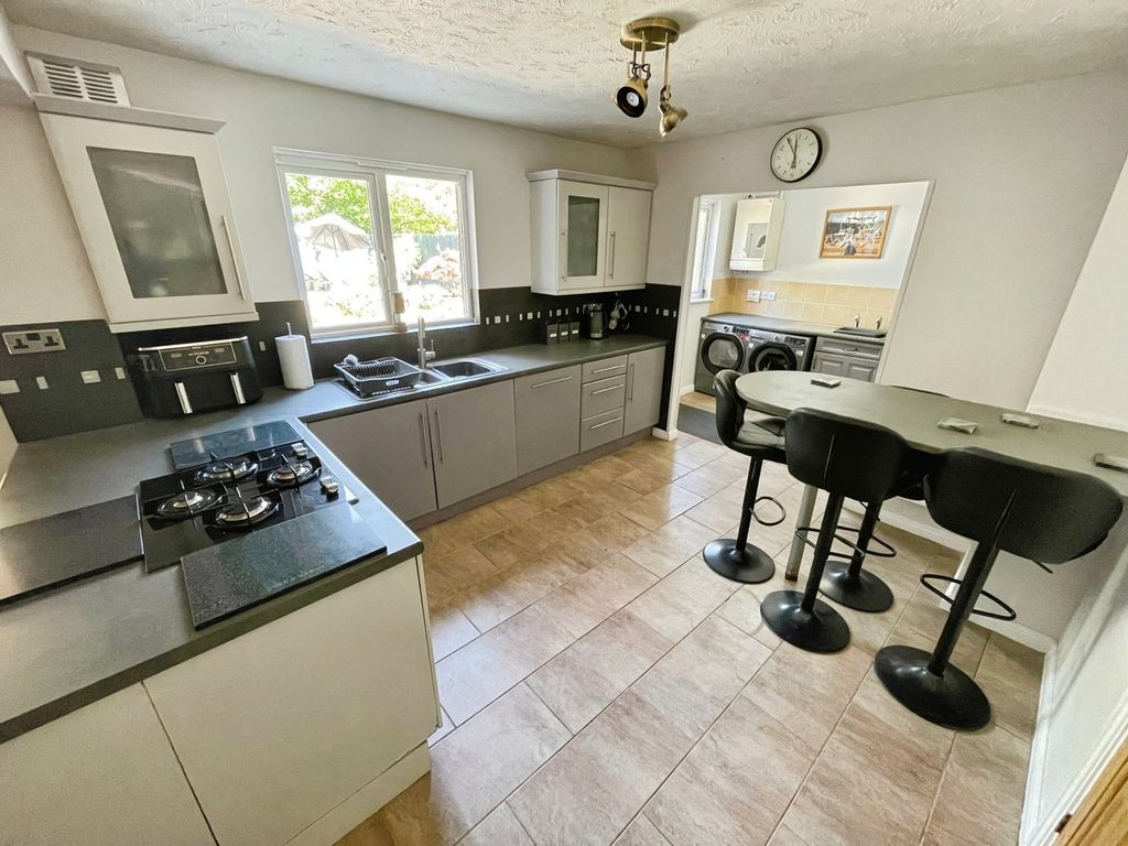 Property photo 3 of 33