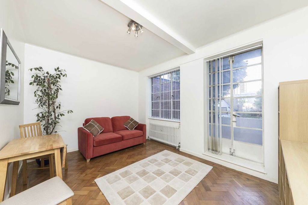 Property photo 2 of 8