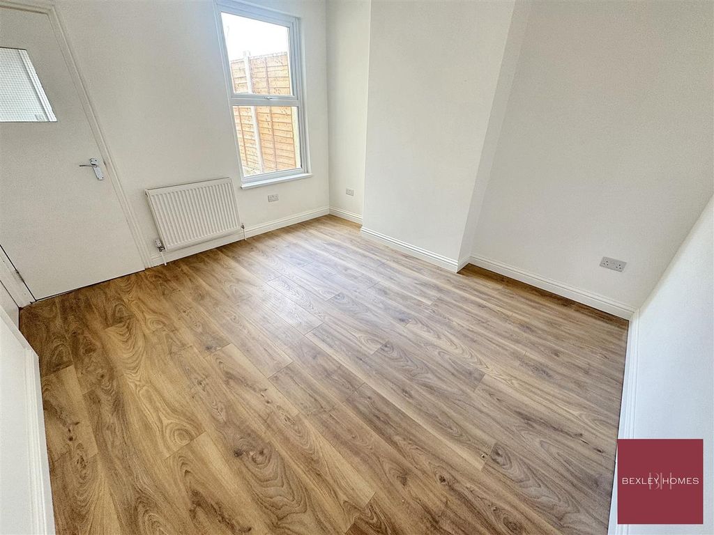 Property photo 2 of 11 Img_9710 (1).Jpg