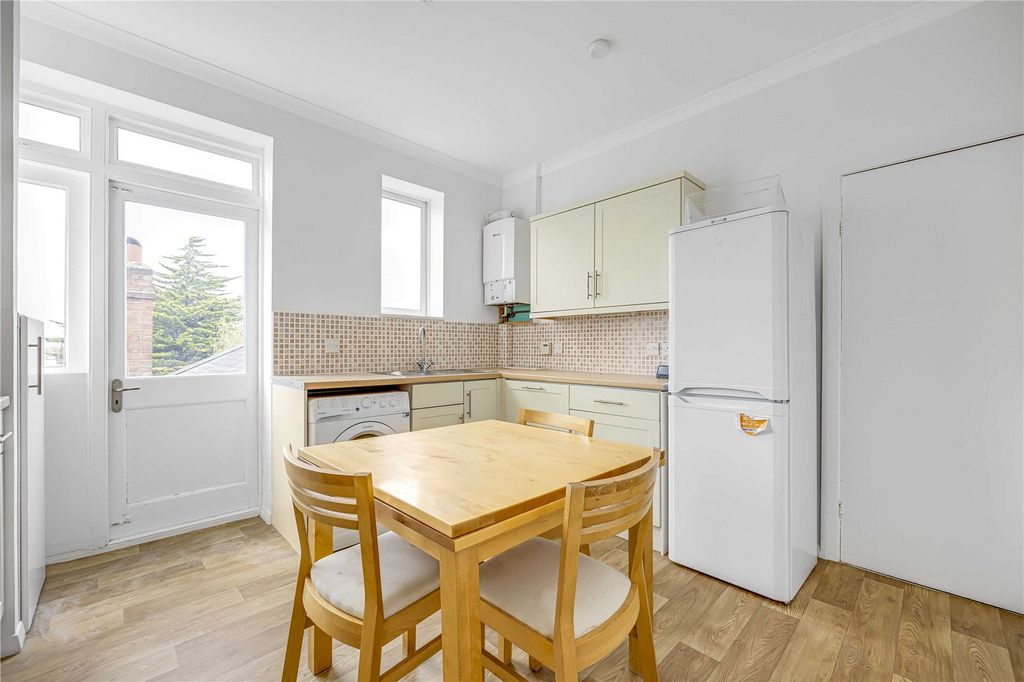 Property photo 3 of 18 Picture No. 11