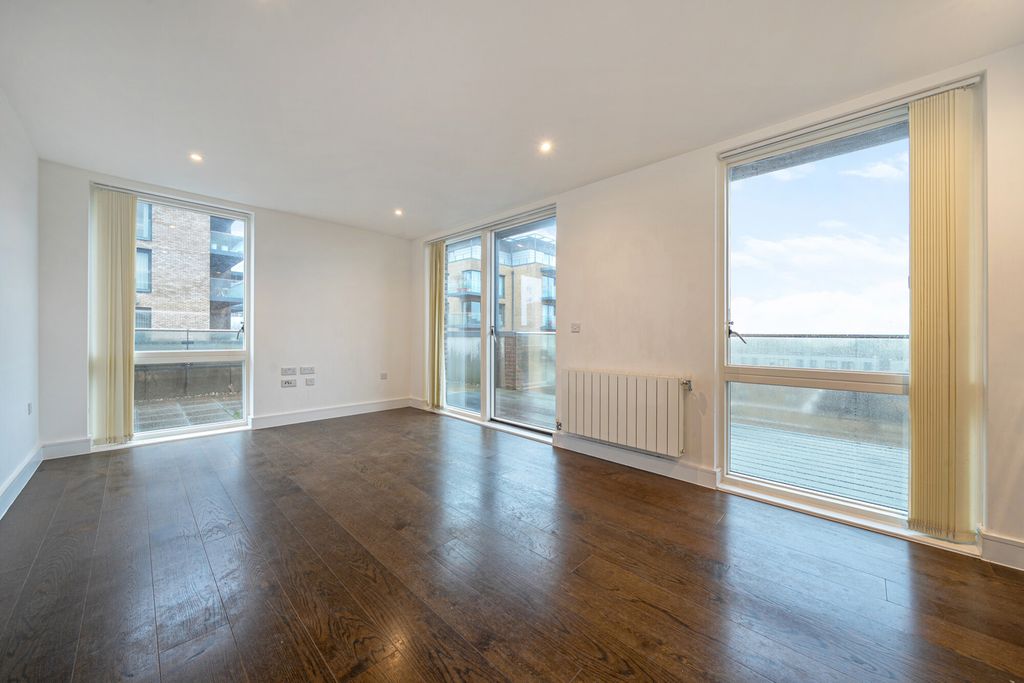 Property photo 3 of 18 Reception Room