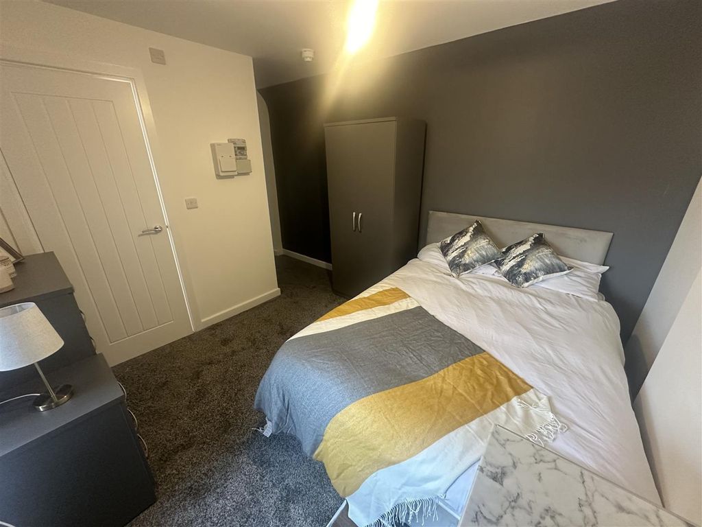 Property photo 2 of 10 Tempimagexsxb85.Jpg