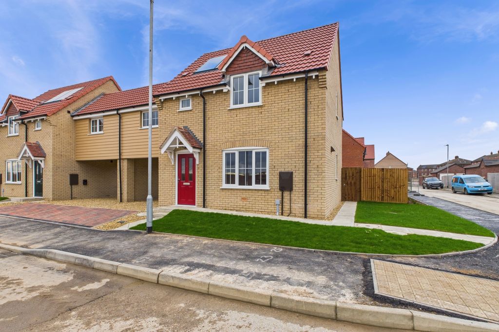 Property photo 1 of 18