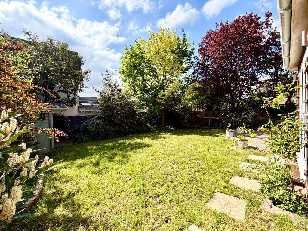 Property photo 3 of 23 Garden