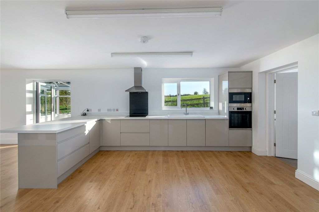 Property photo 3 of 20 Kitchen