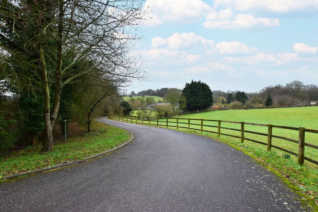 Property photo 2 of 21