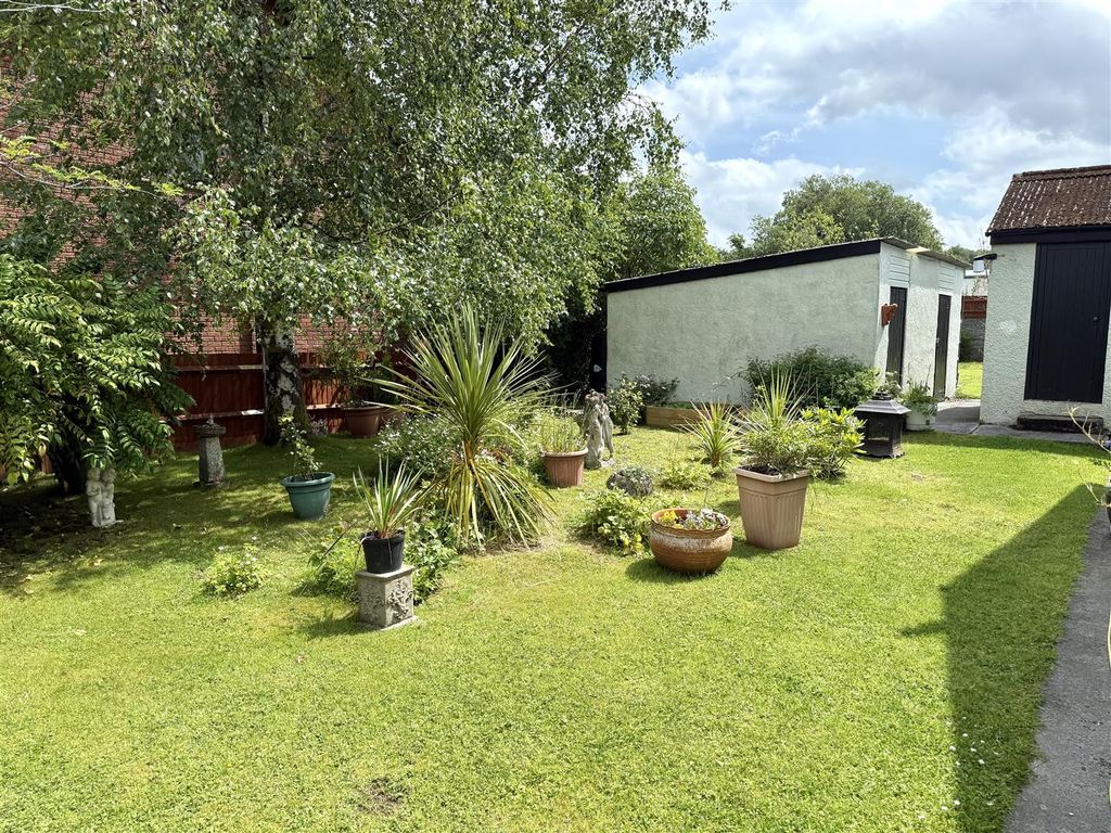 Property photo 3 of 25 Externally