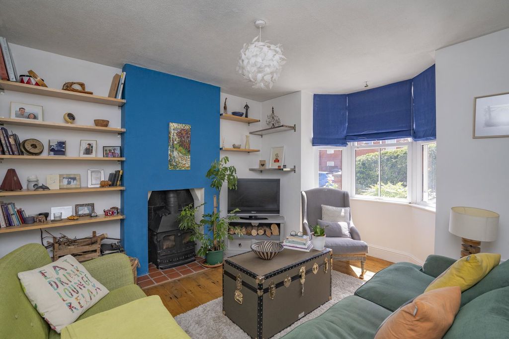 Property photo 2 of 17