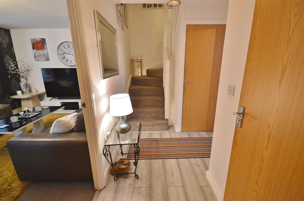 Property photo 3 of 15 Entrance Hallway