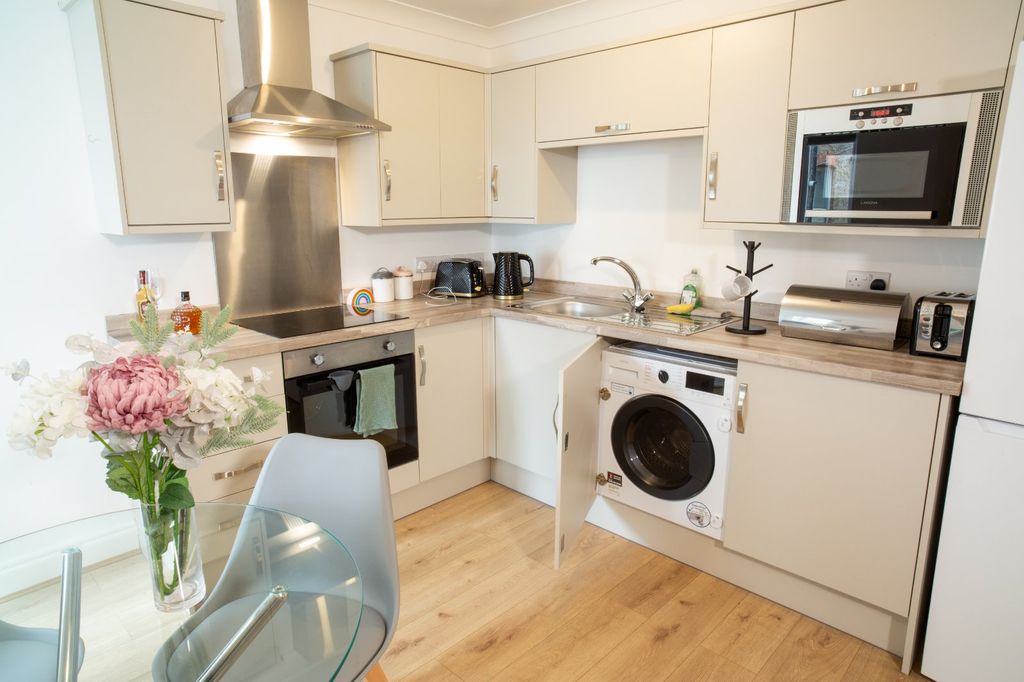 Property photo 3 of 8 Picture 3