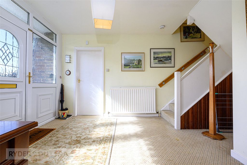 Property photo 3 of 22 Entrance Hall