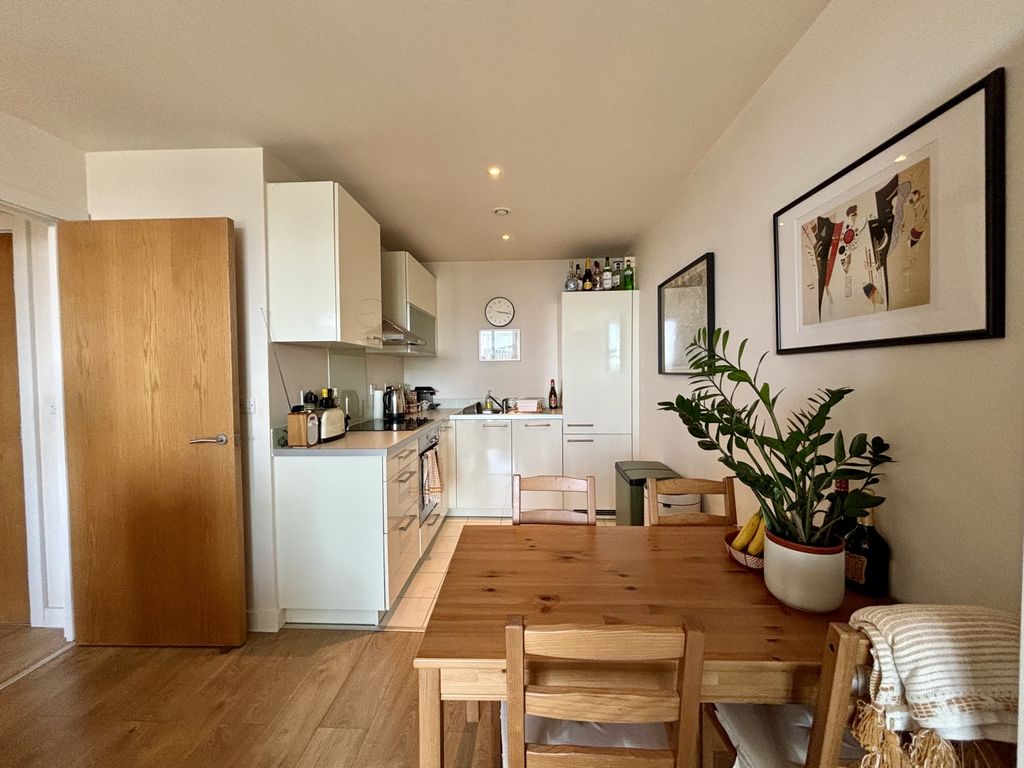 Property photo 3 of 17 Image00009