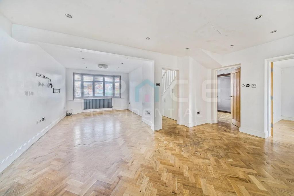 Property photo 3 of 15 Living Room