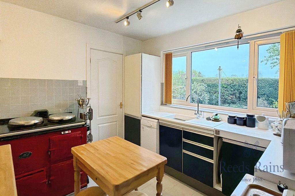 Property photo 3 of 21 Kitchen