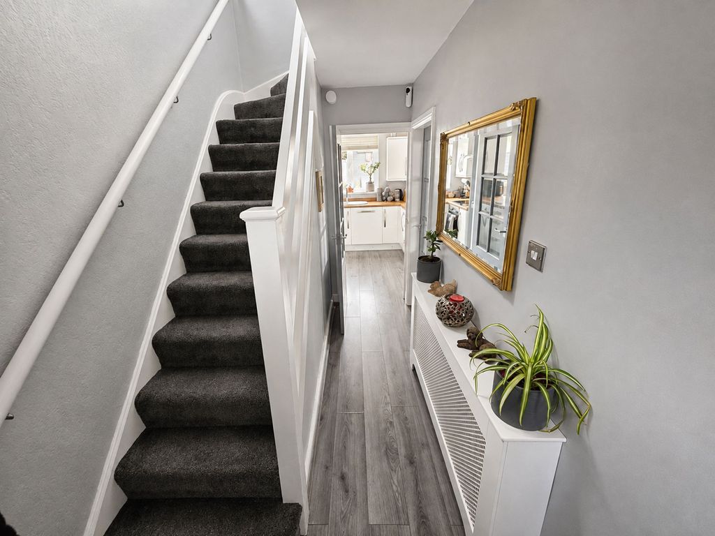 Property photo 2 of 15 Hallway
