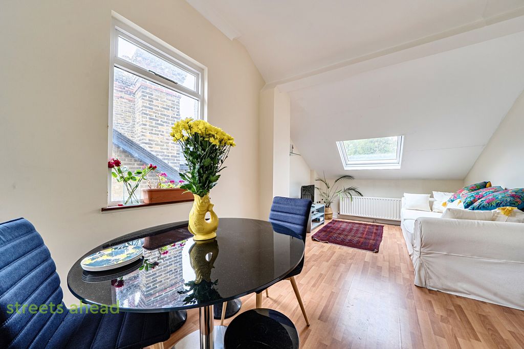 Property photo 2 of 17 E79c74A8-B400-414...
