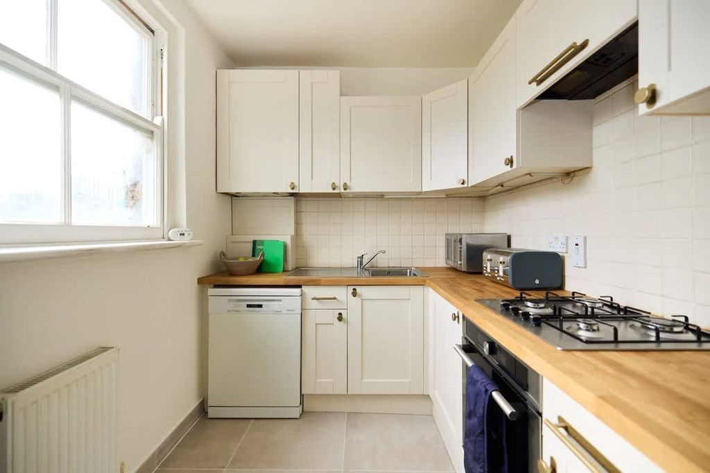 Property photo 2 of 18 Kitchen