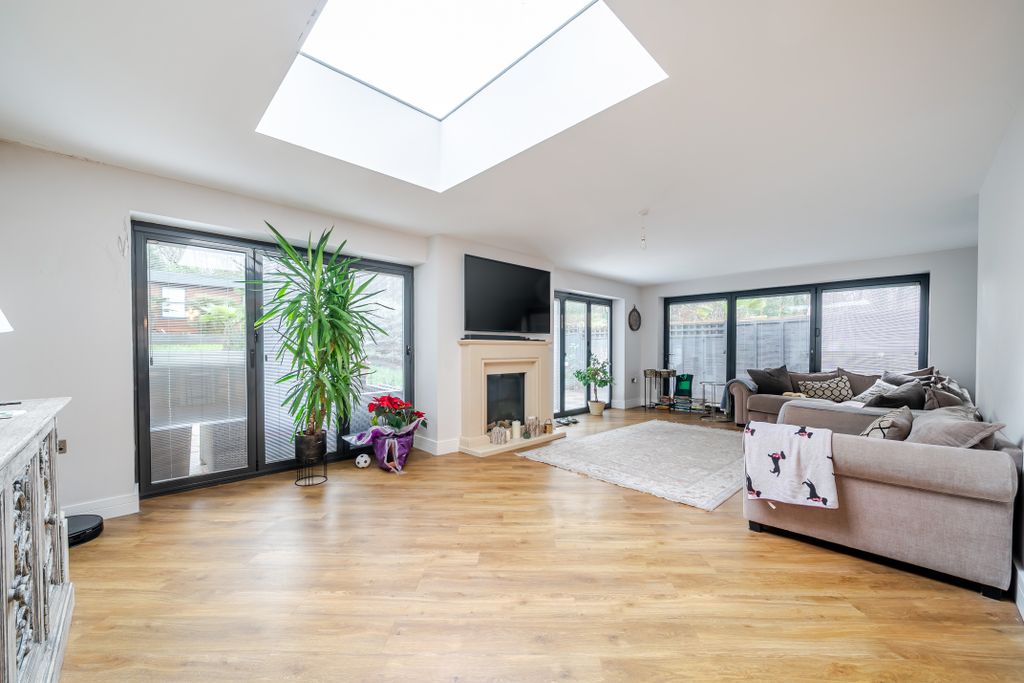 Property photo 2 of 31