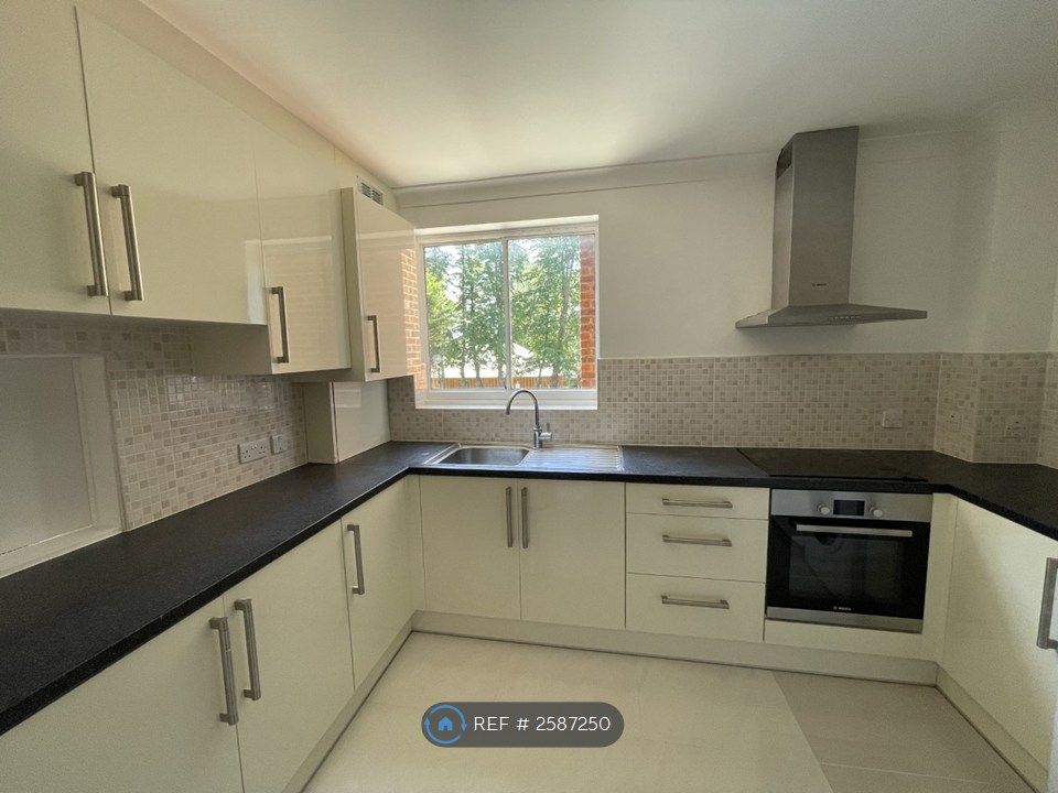 Property photo 1 of 6 Kitchen