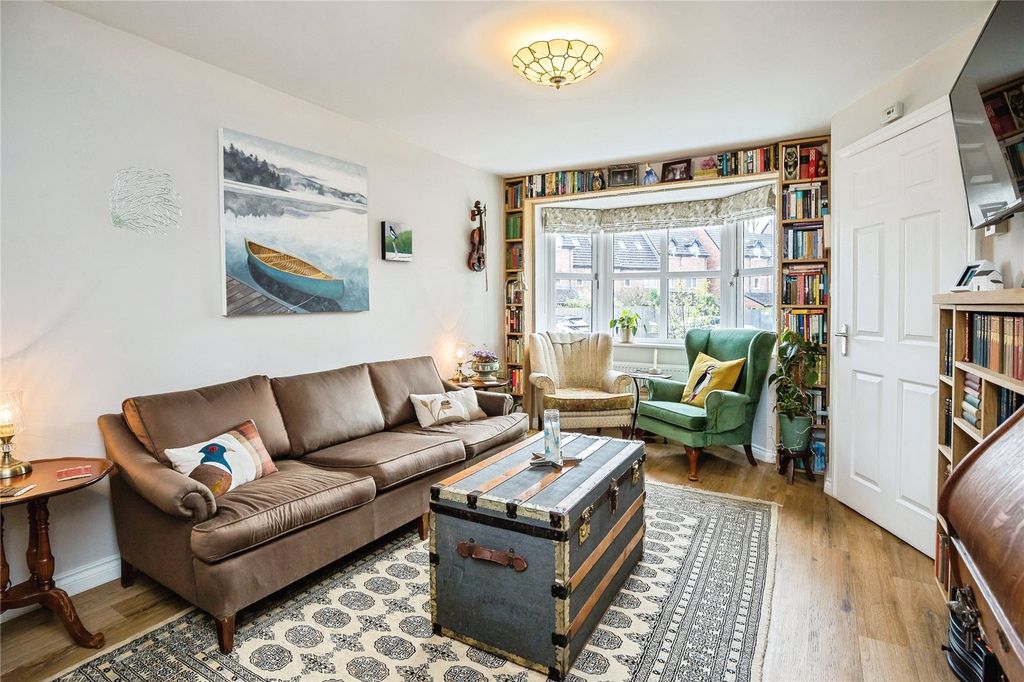 Property photo 2 of 21 Living Room