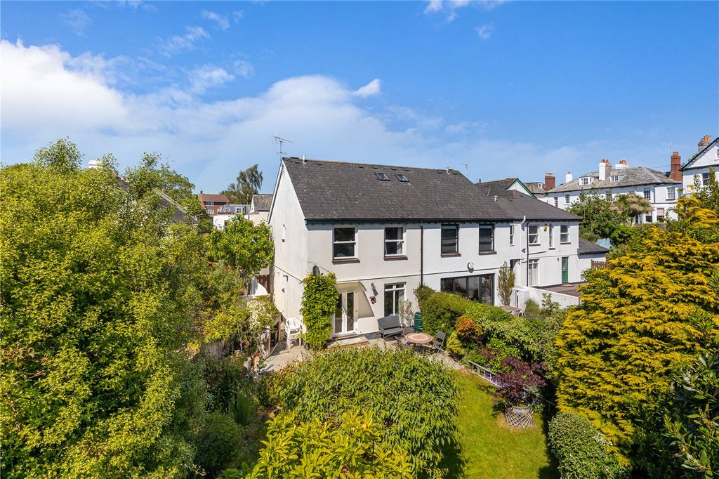 Property photo 1 of 14 6 Radnor Place