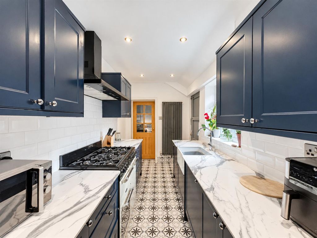 Property photo 2 of 30 Kitchen
