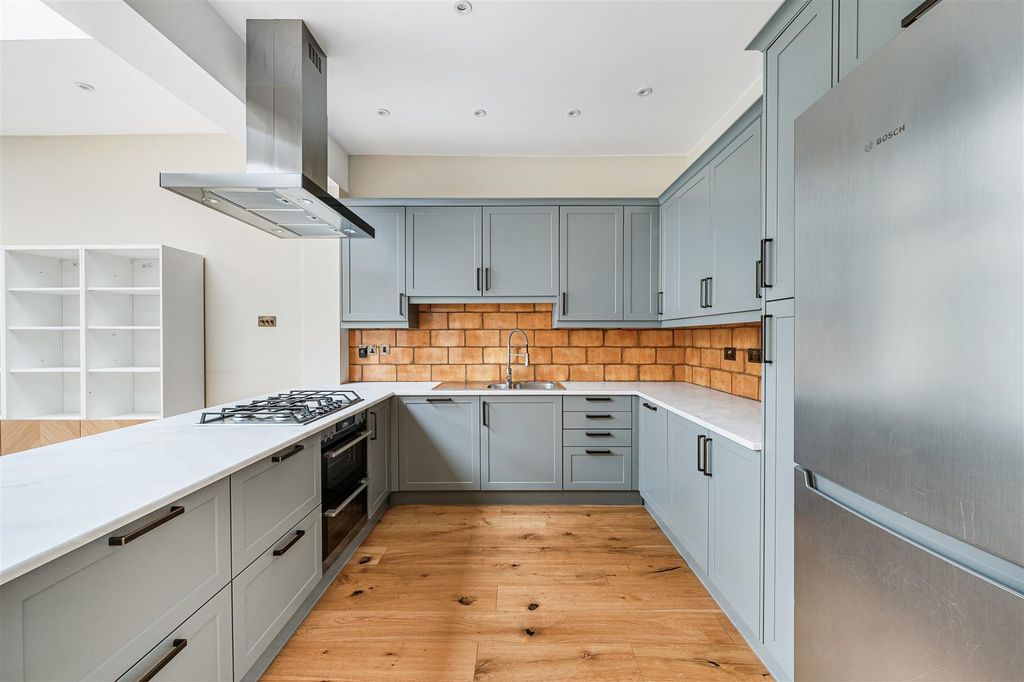 Property photo 3 of 17 18 Westbourne Avenue-9.Jpg