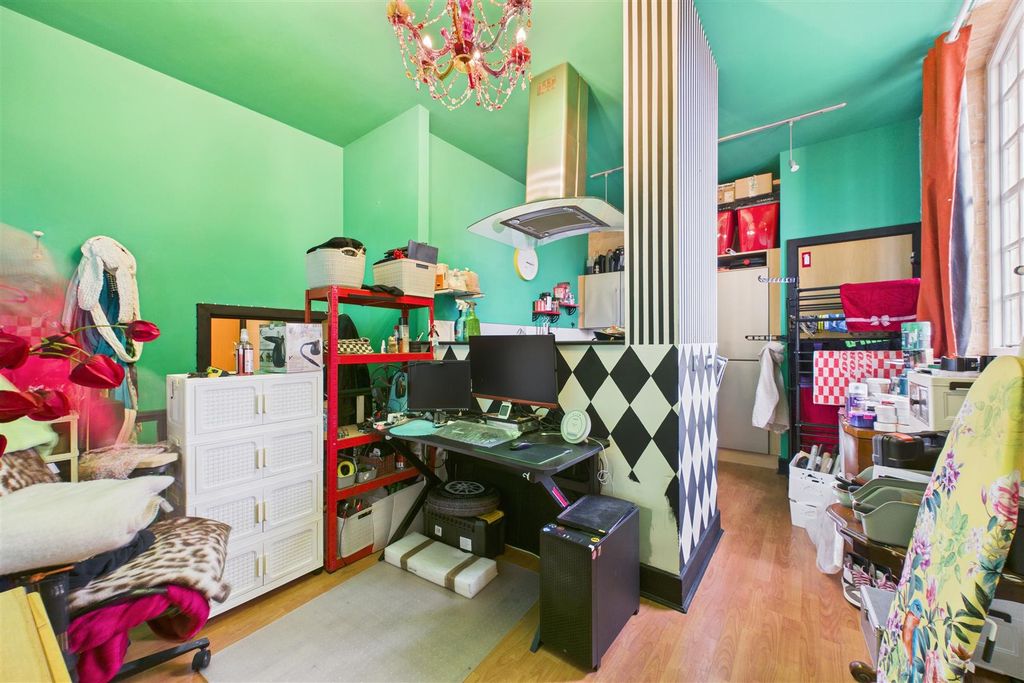 Property photo 2 of 11 Kitchen/Lounge