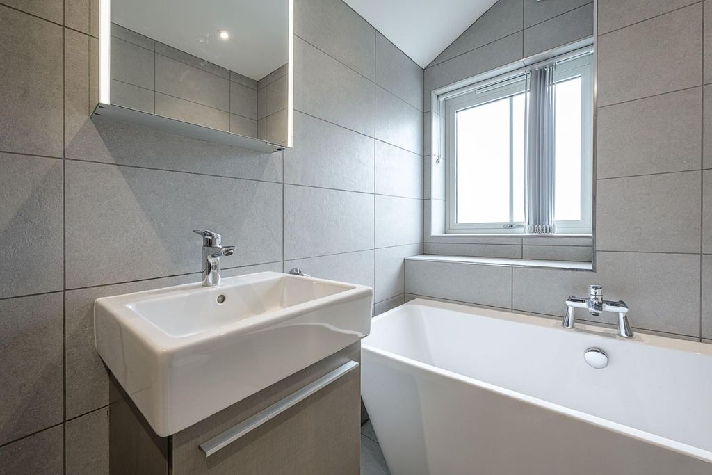 Property photo 3 of 27 En-Suite 1