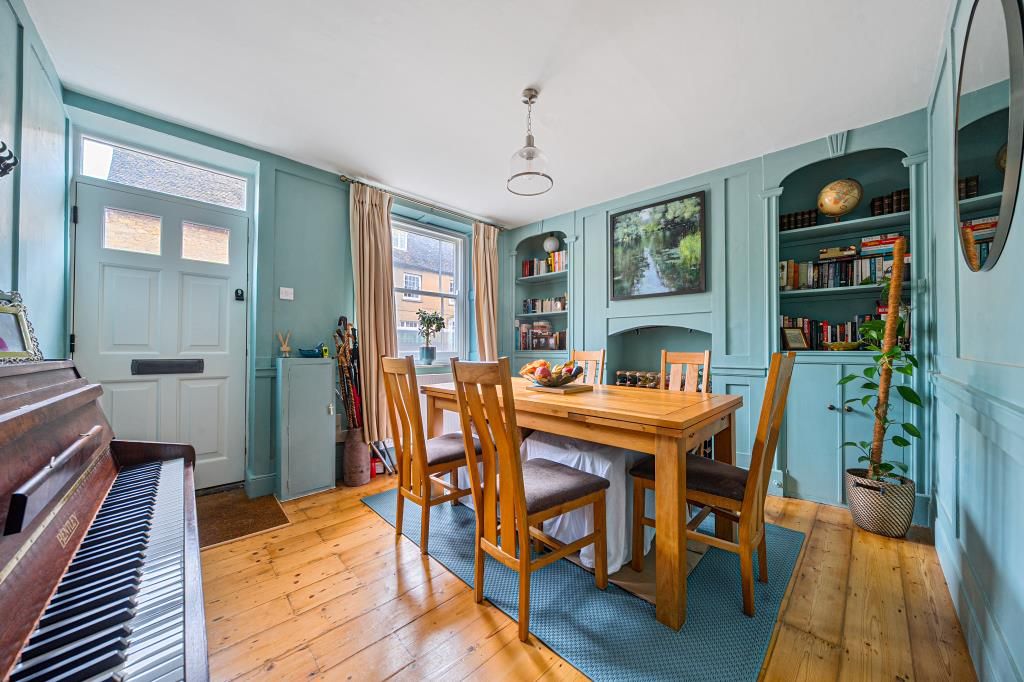 Property photo 3 of 19 Living Room