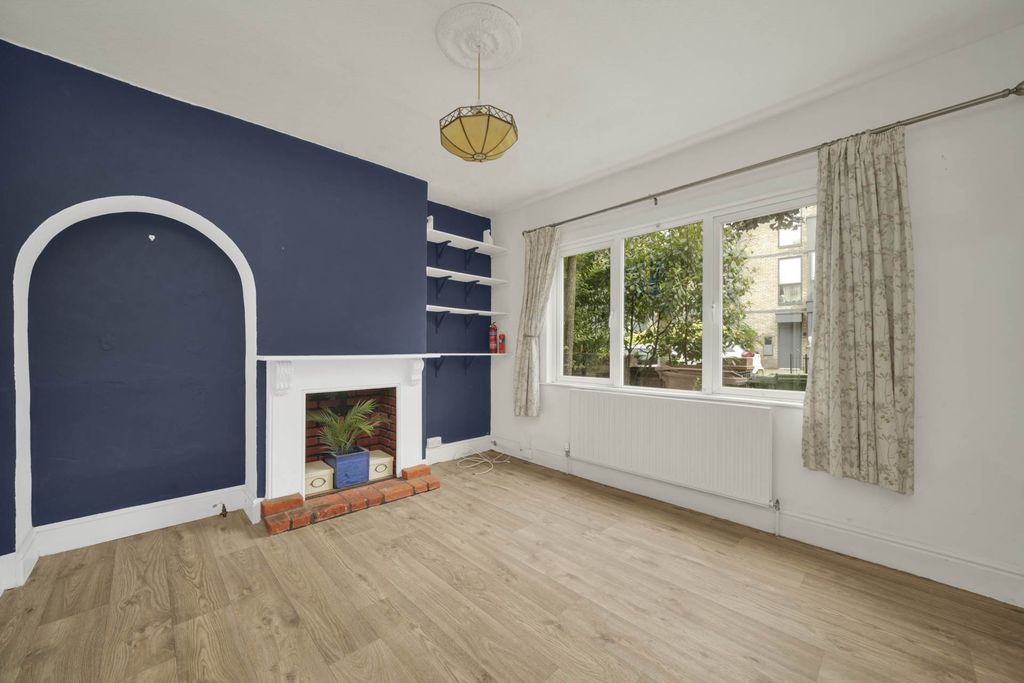 Property photo 3 of 17